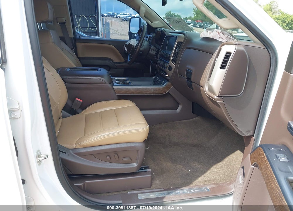 2017 GMC SIERRA 2500HD DENALI VIN: 1GT12UEY6HF137876