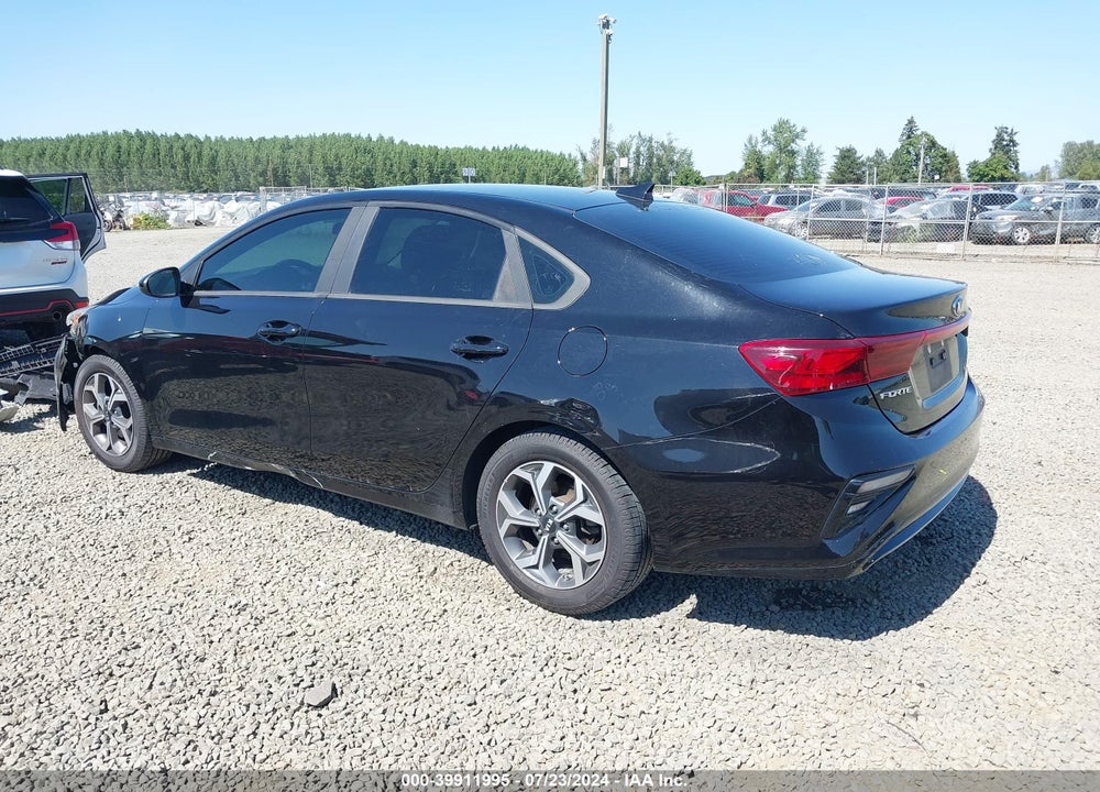2019 KIA FORTE LXS VIN: 3KPF24AD6KE137516