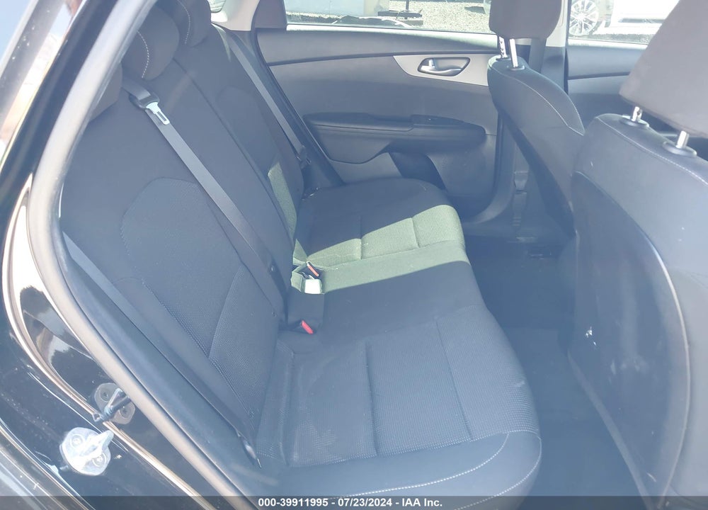 2019 KIA FORTE LXS VIN: 3KPF24AD6KE137516