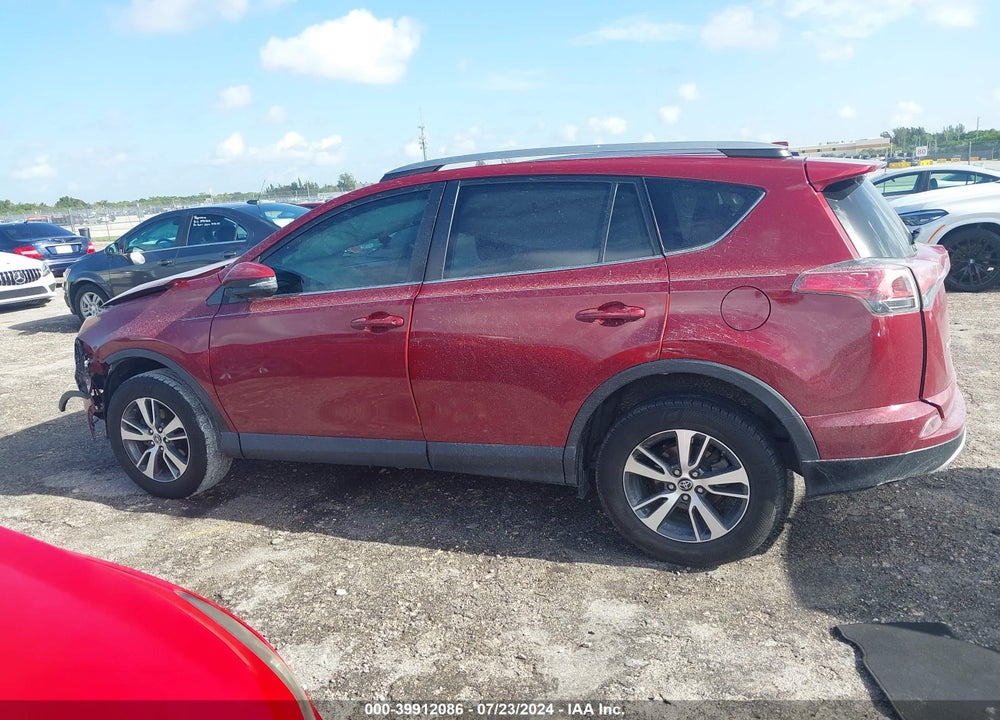 2018 TOYOTA RAV4 XLE VIN: 2T3WFREV2JW495820