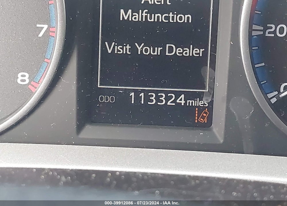 2018 TOYOTA RAV4 XLE VIN: 2T3WFREV2JW495820