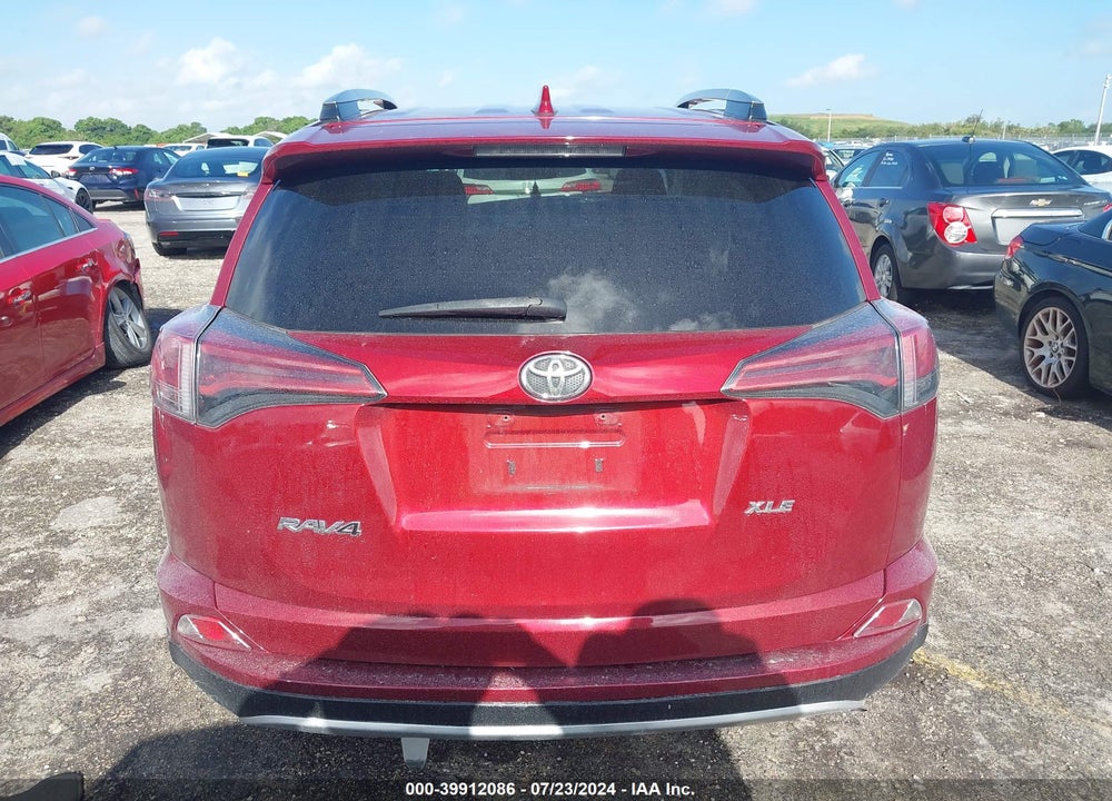 2018 TOYOTA RAV4 XLE VIN: 2T3WFREV2JW495820