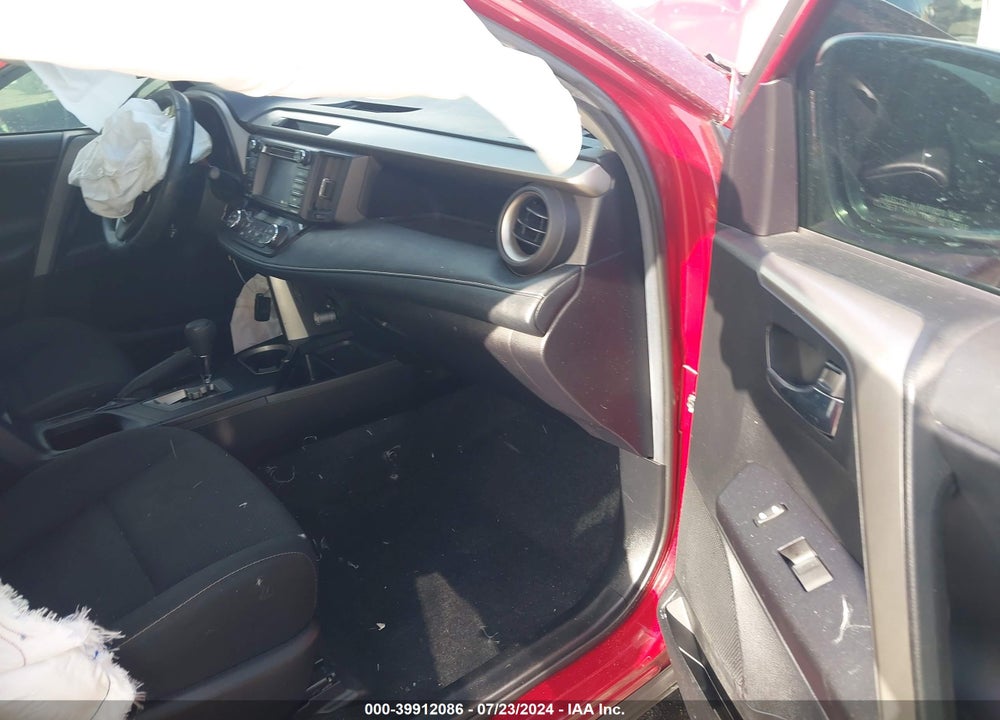 2018 TOYOTA RAV4 XLE VIN: 2T3WFREV2JW495820