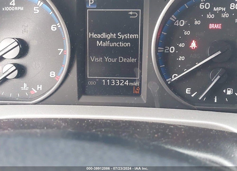 2018 TOYOTA RAV4 XLE VIN: 2T3WFREV2JW495820