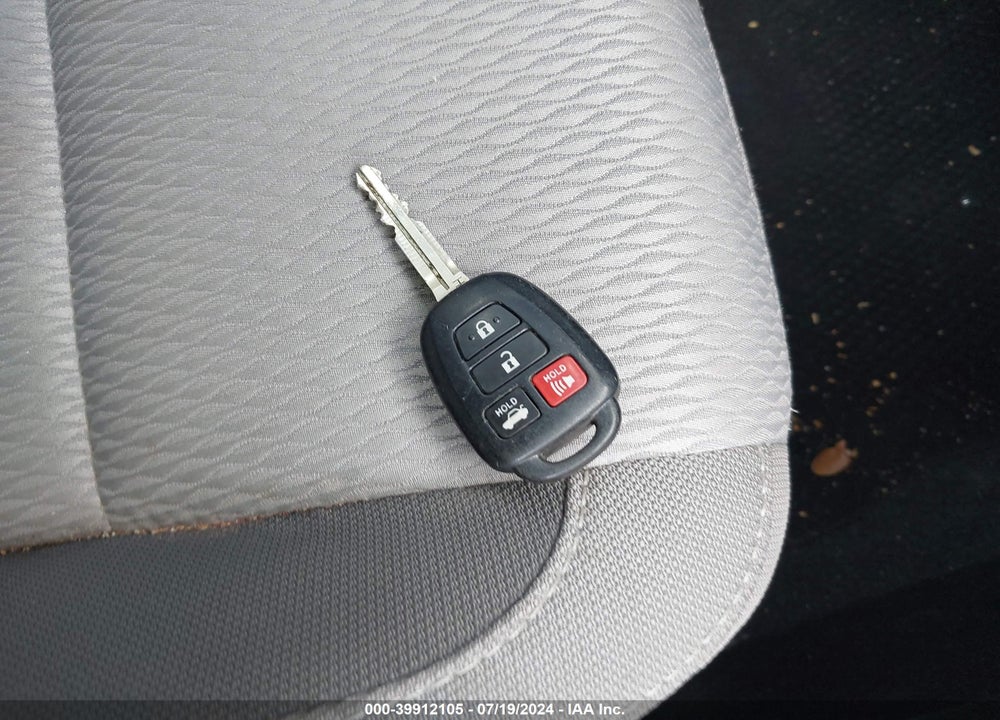 2017 TOYOTA COROLLA LE VIN: 5YFBURHE3HP657362