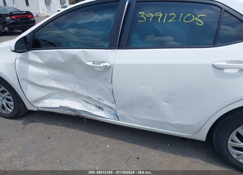 2017 TOYOTA COROLLA LE VIN: 5YFBURHE3HP657362