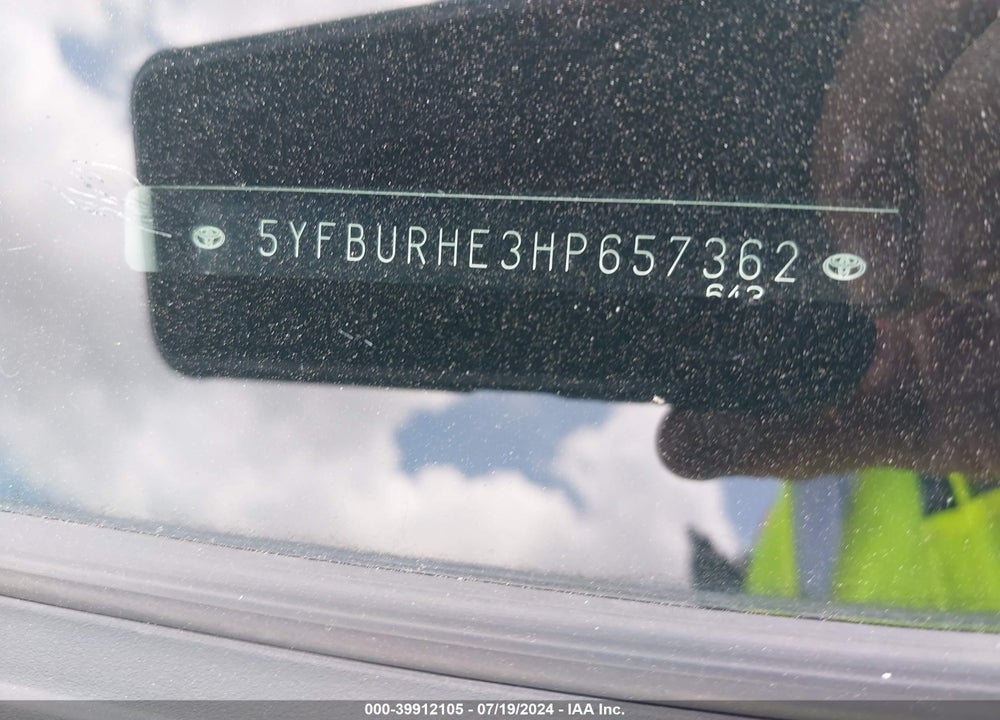 2017 TOYOTA COROLLA LE VIN: 5YFBURHE3HP657362