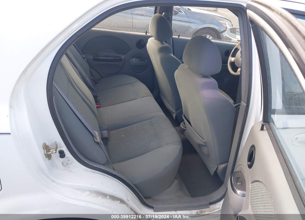 2004 CHEVROLET AVEO LS VIN: KL1TJ52644B231574