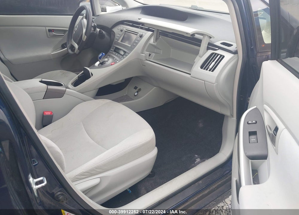 2013 TOYOTA PRIUS TWO VIN: JTDKN3DU3D1693073