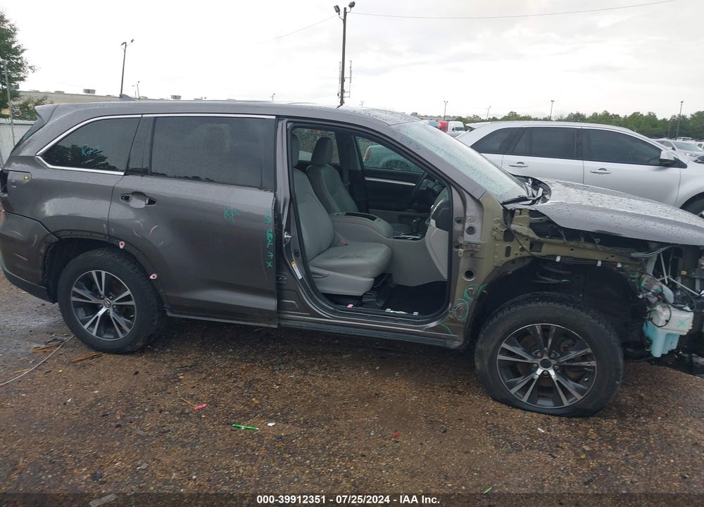 2016 TOYOTA HIGHLANDER XLE V6 VIN: 5TDKKRFH8GS500158
