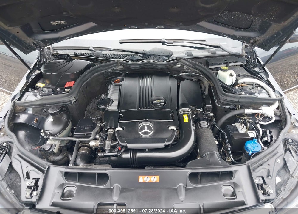 2013 MERCEDES-BENZ C 250 LUXURY/SPORT VIN: WDDGF4HB9DR265713