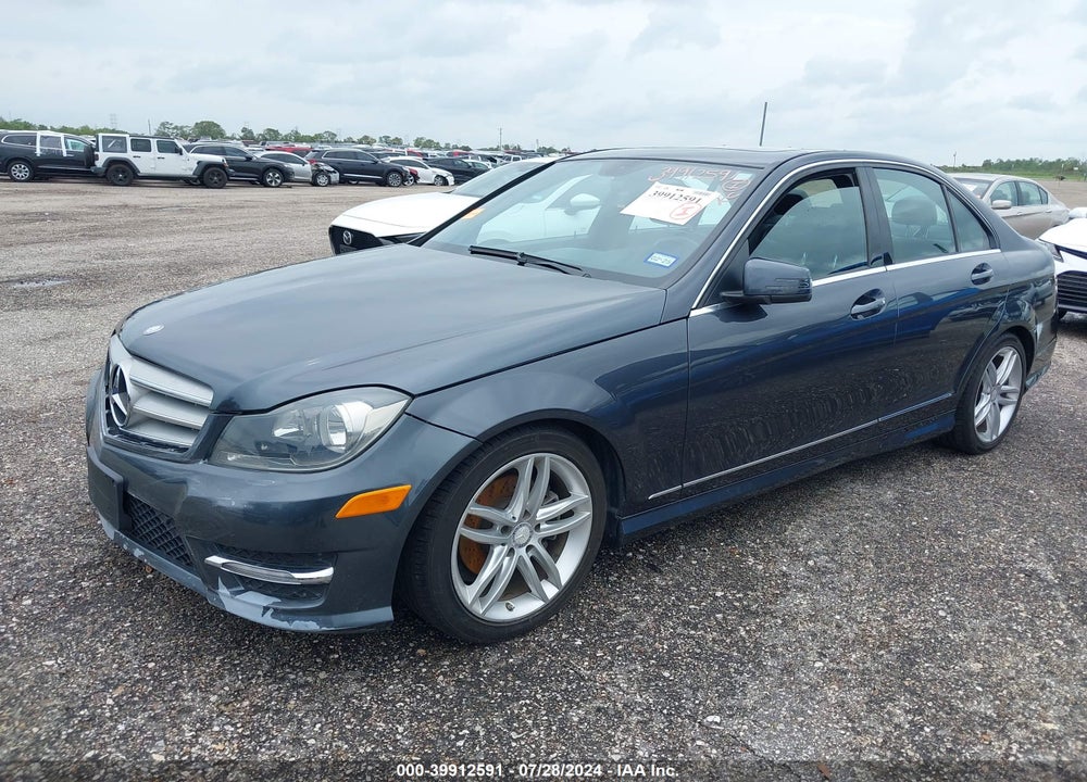 2013 MERCEDES-BENZ C 250 LUXURY/SPORT VIN: WDDGF4HB9DR265713