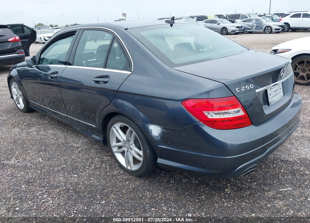 2013 MERCEDES-BENZ C 250 LUXURY/SPORT VIN: WDDGF4HB9DR265713