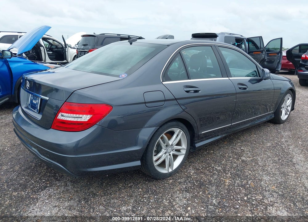 2013 MERCEDES-BENZ C 250 LUXURY/SPORT VIN: WDDGF4HB9DR265713
