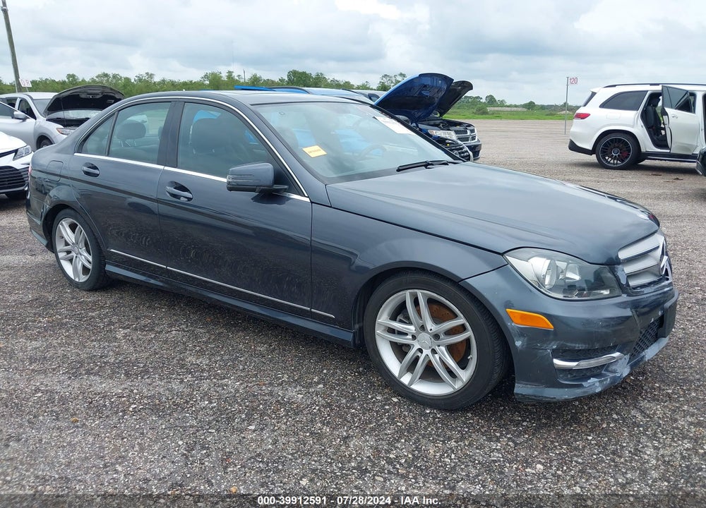 2013 MERCEDES-BENZ C 250 LUXURY/SPORT VIN: WDDGF4HB9DR265713