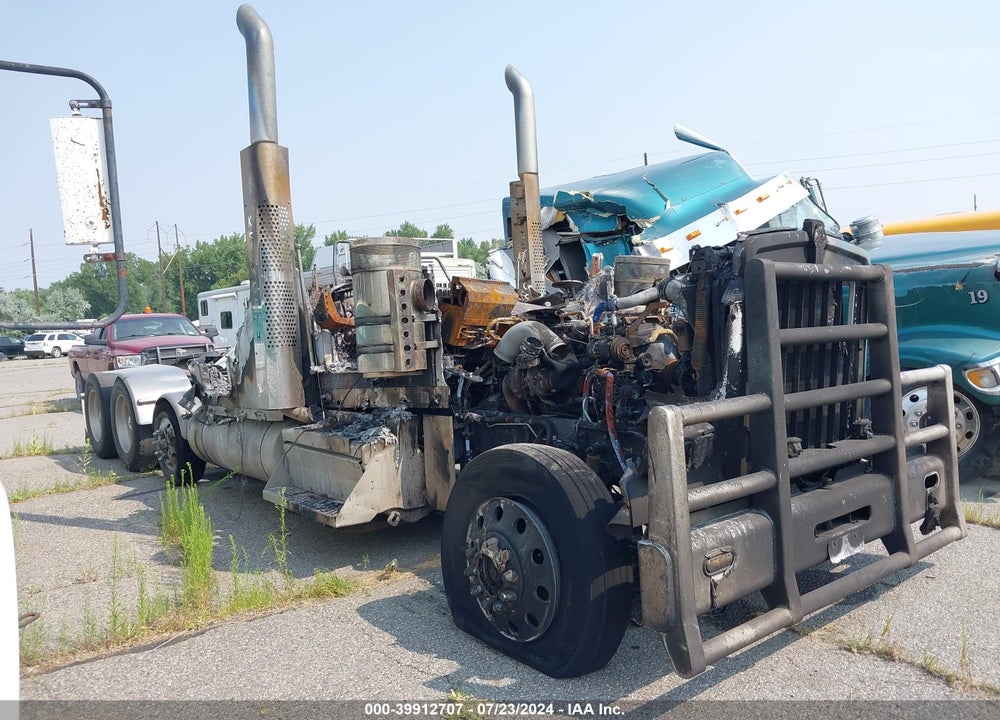 2018 KENWORTH W900 VIN: 1XKWD49X1JJ200715