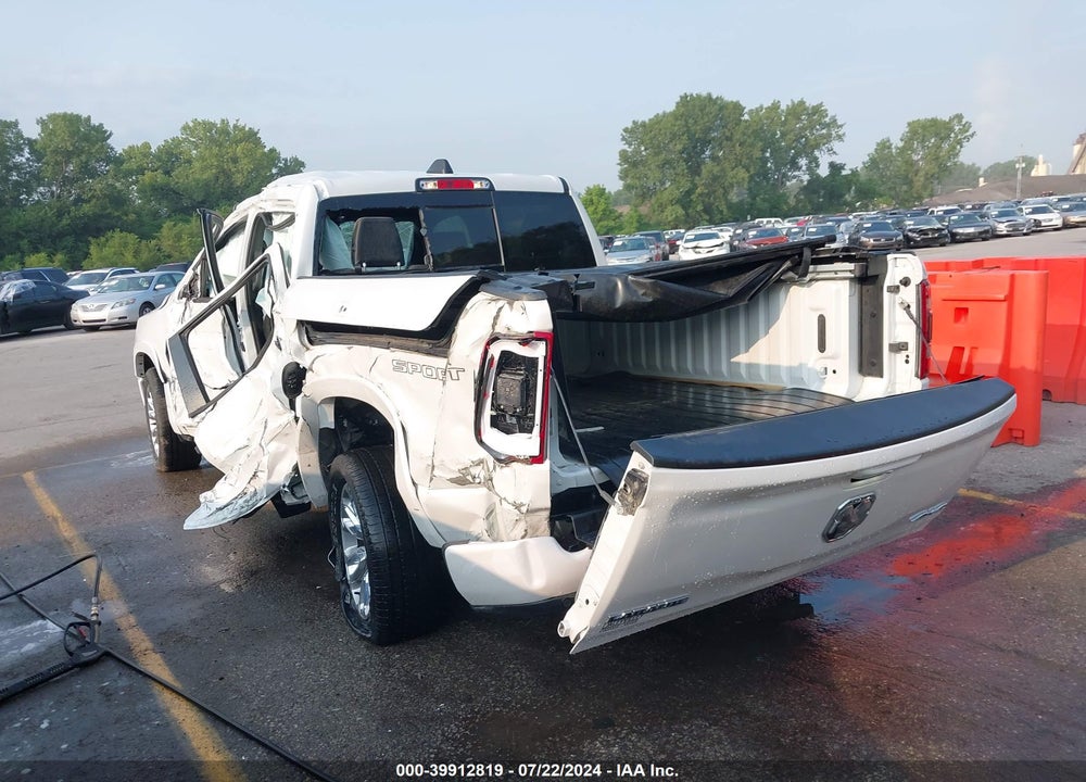 2022 RAM 1500 LAIE  4X4 5'7 BOX VIN: 1C6SRFJT2NN385105