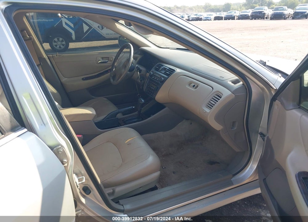 1998 HONDA ACCORD EX VIN: 1HGCG5656WA173857