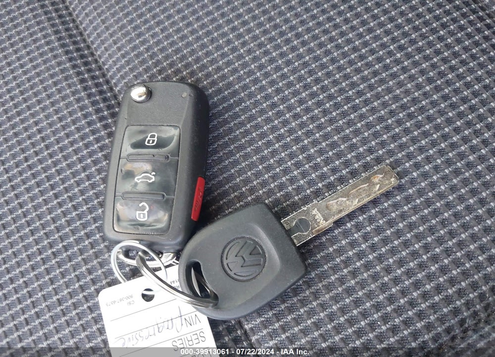 2010 VOLKSWAGEN GOLF 2-DOOR VIN: WVWAA7AJ7AW294495