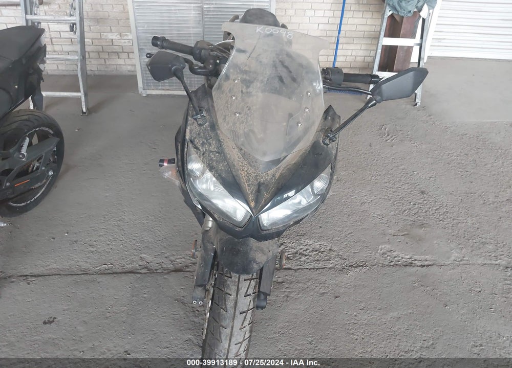 2011 KAWASAKI ZX1000 G VIN: JKAZXCG17BA003245