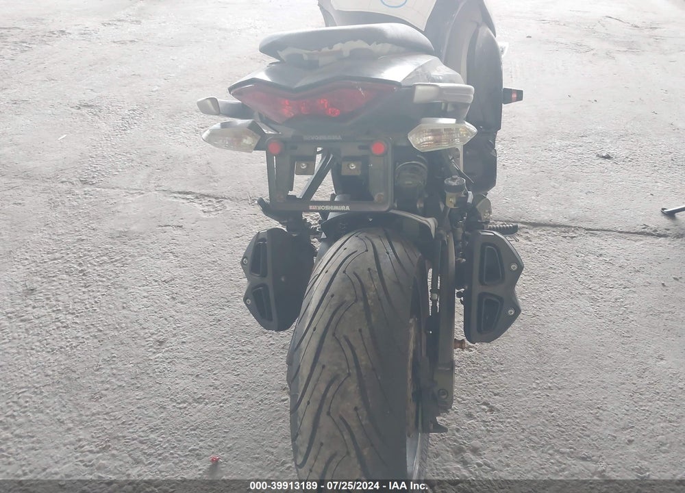 2011 KAWASAKI ZX1000 G VIN: JKAZXCG17BA003245