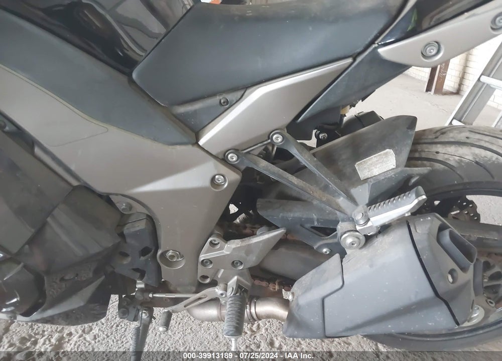 2011 KAWASAKI ZX1000 G VIN: JKAZXCG17BA003245