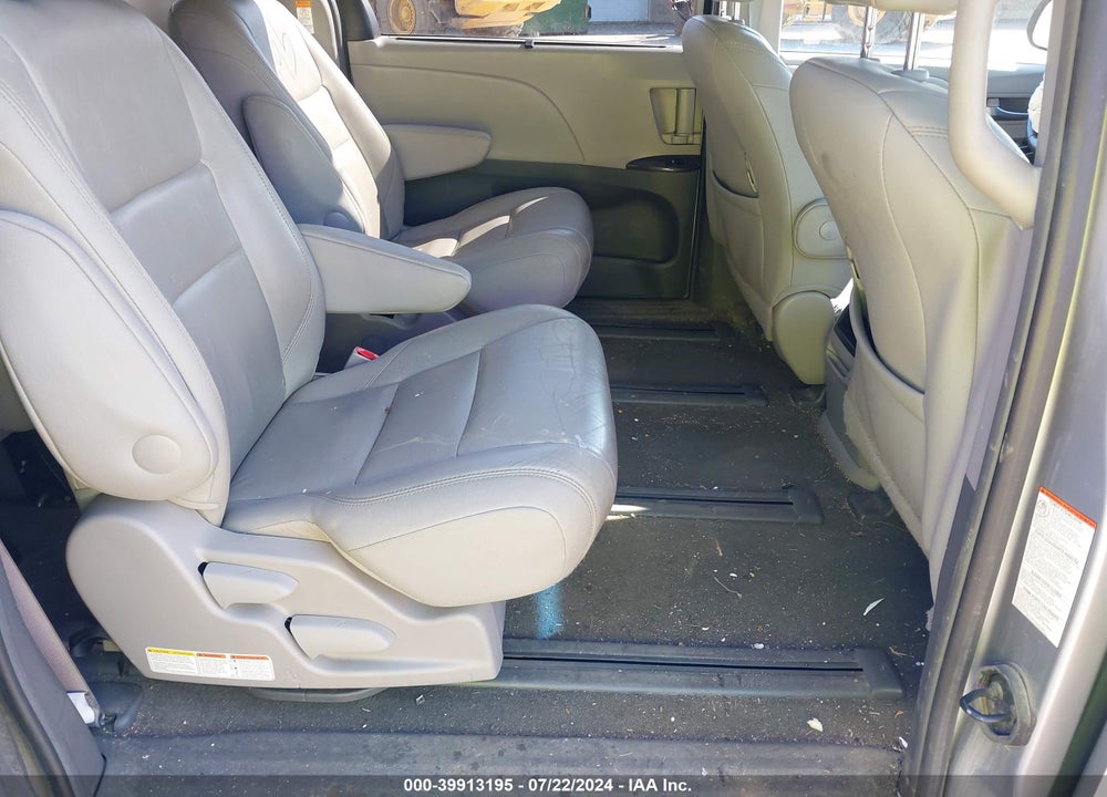 2017 TOYOTA SIENNA XLE 7 PASSENGER VIN: 5TDDZ3DC2HS159219