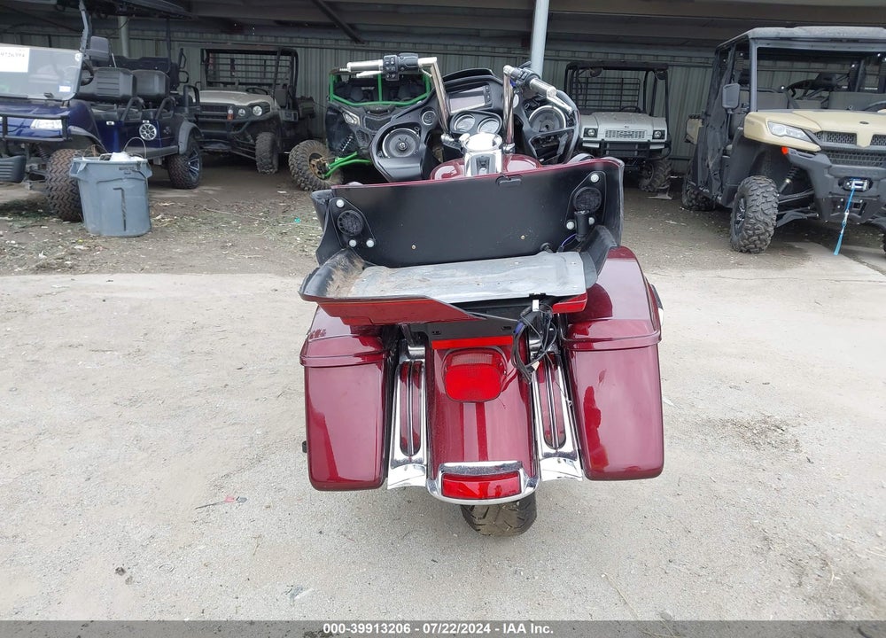 2016 HARLEY-DAVIDSON FLTRU VIN: 1HD1KGL17GB621664