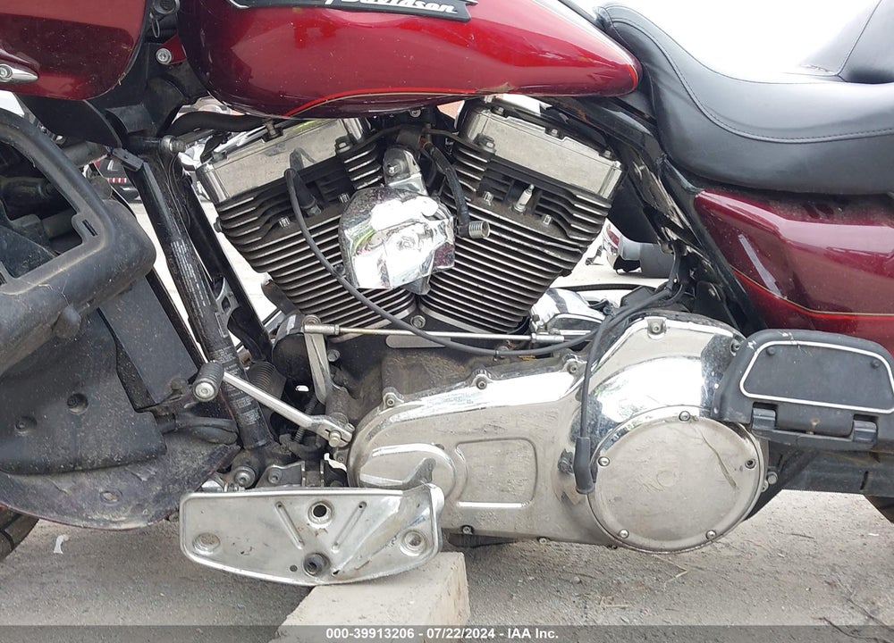 2016 HARLEY-DAVIDSON FLTRU VIN: 1HD1KGL17GB621664