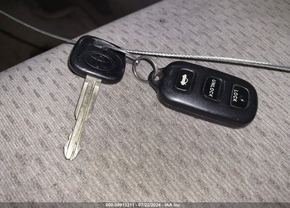 2002 TOYOTA CAMRY LE VIN: JTDBE32K520094826