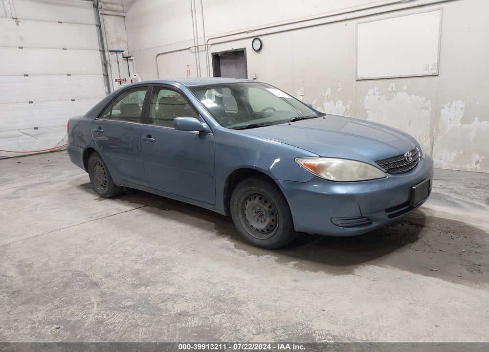 2002 TOYOTA CAMRY LE VIN: JTDBE32K520094826