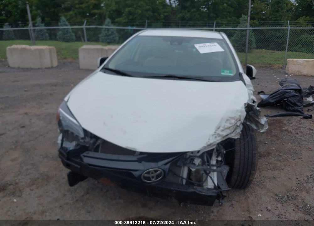 2018 TOYOTA COROLLA LE VIN: 5YFBURHE4JP807954