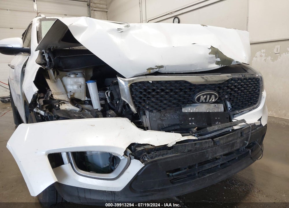2016 KIA SORENTO 2.4L LX VIN: 5XYPG4A3XGG060303
