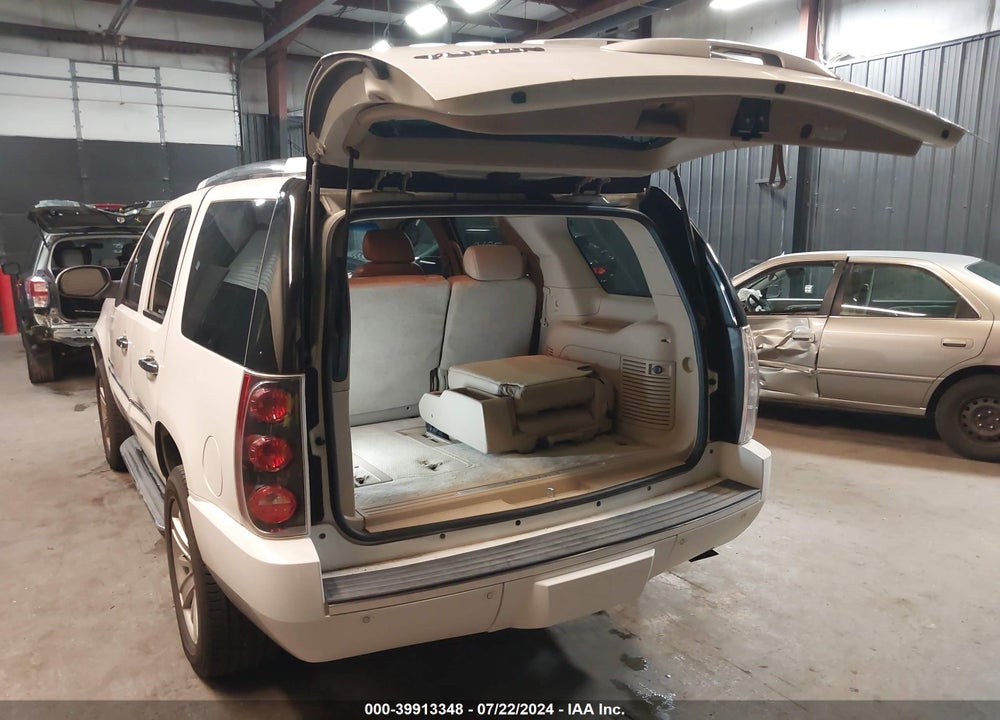2007 GMC YUKON DENALI VIN: 1GKFK63887J369870