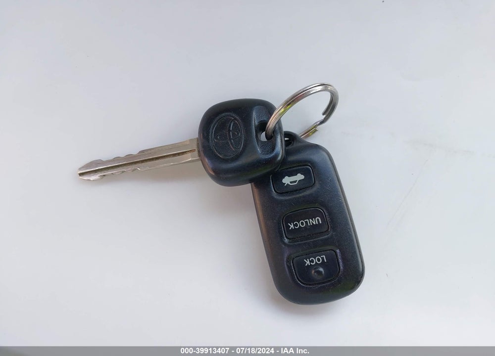 1999 TOYOTA AVALON XLS VIN: 4T1BF18B8XU319261