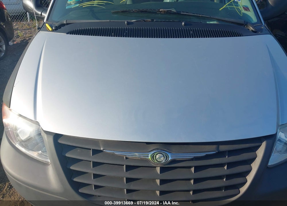 2005 CHRYSLER TOWN & COUNTRY VIN: 1C4GP45R15B361127