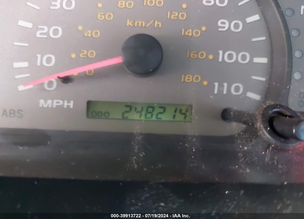 2002 TOYOTA SEQUOIA SR5 V8 VIN: 5TDZT34A02S070083