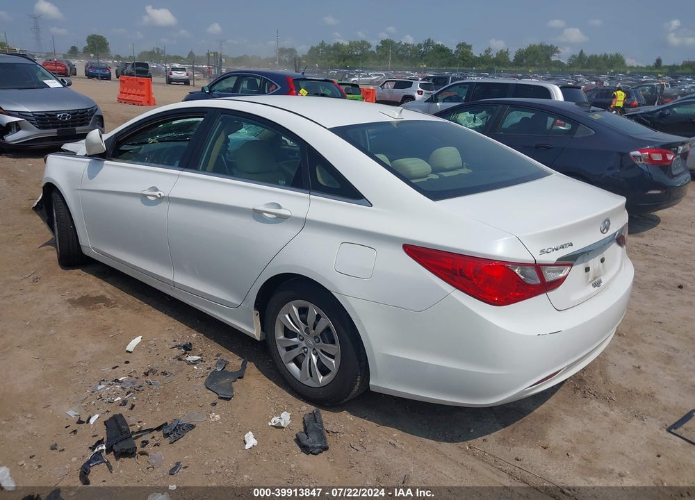 2013 HYUNDAI SONATA GLS VIN: 5NPEB4AC5DH586185