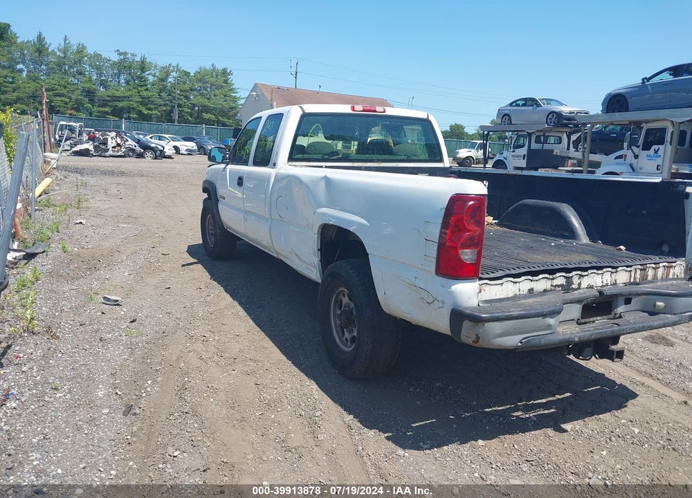 2005 CHEVROLET SILVERADO 2500HD WORK TRUCK VIN: 1GCHC29U05E318657