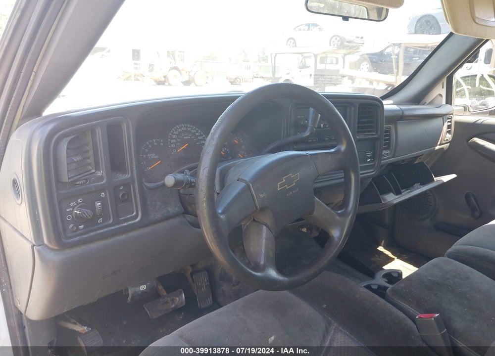 2005 CHEVROLET SILVERADO 2500HD WORK TRUCK VIN: 1GCHC29U05E318657