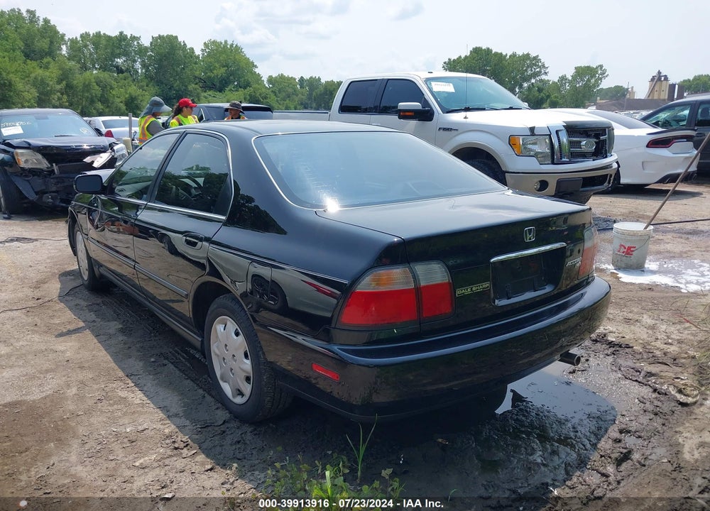 1996 HONDA ACCORD LX/EX VIN: 1HGCD5638TA139129
