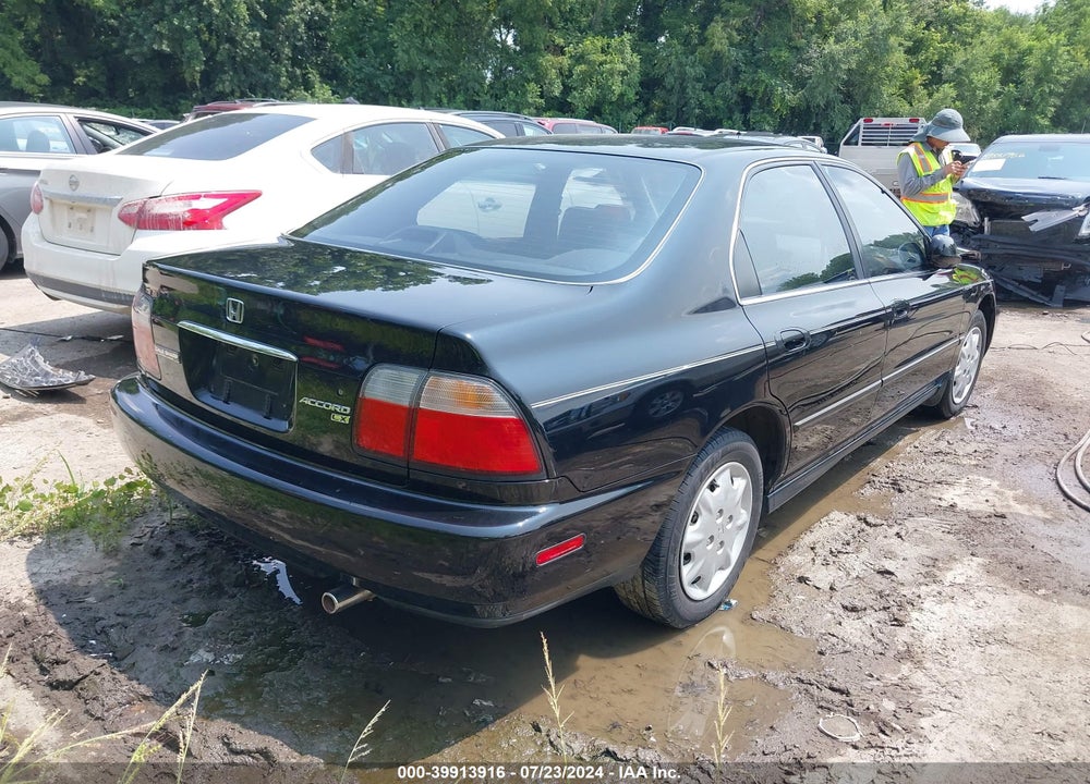 1996 HONDA ACCORD LX/EX VIN: 1HGCD5638TA139129