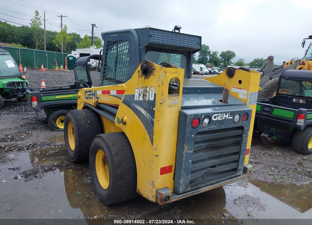2015 GEHL R260 VIN: GHL0R260G00176216