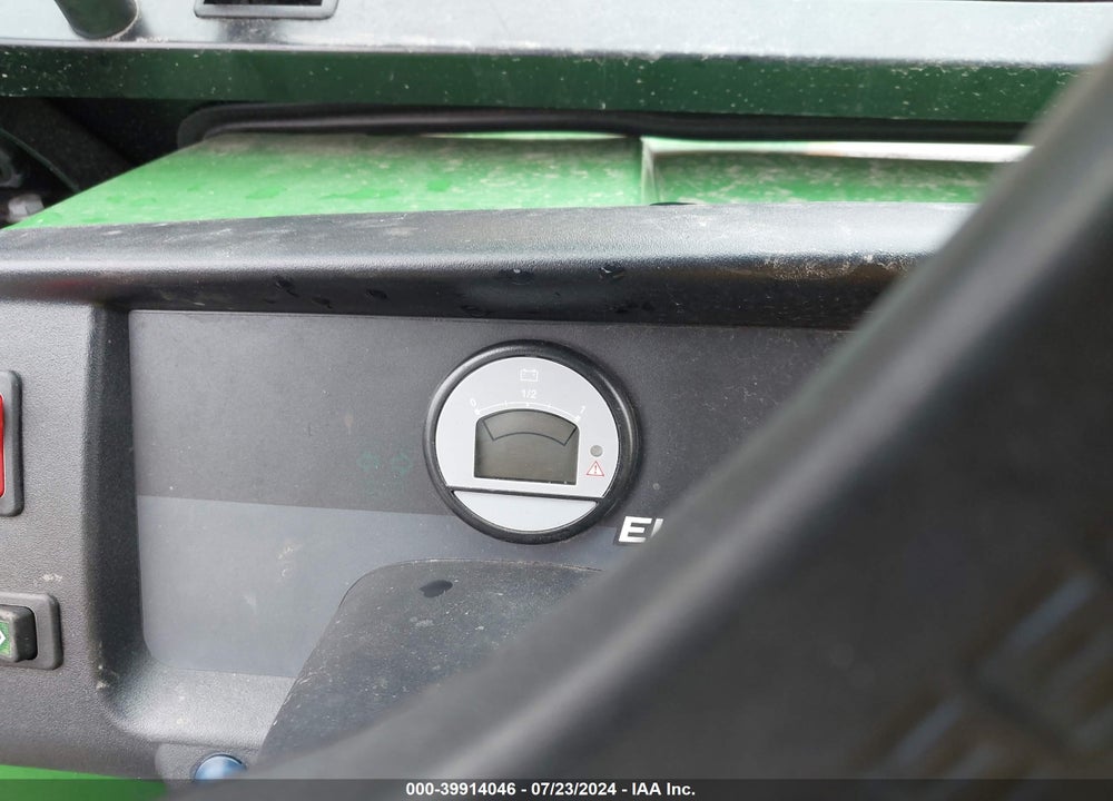 2014 JOHN DEERE TE 4X2 VIN: 1M0T145EPEM090241