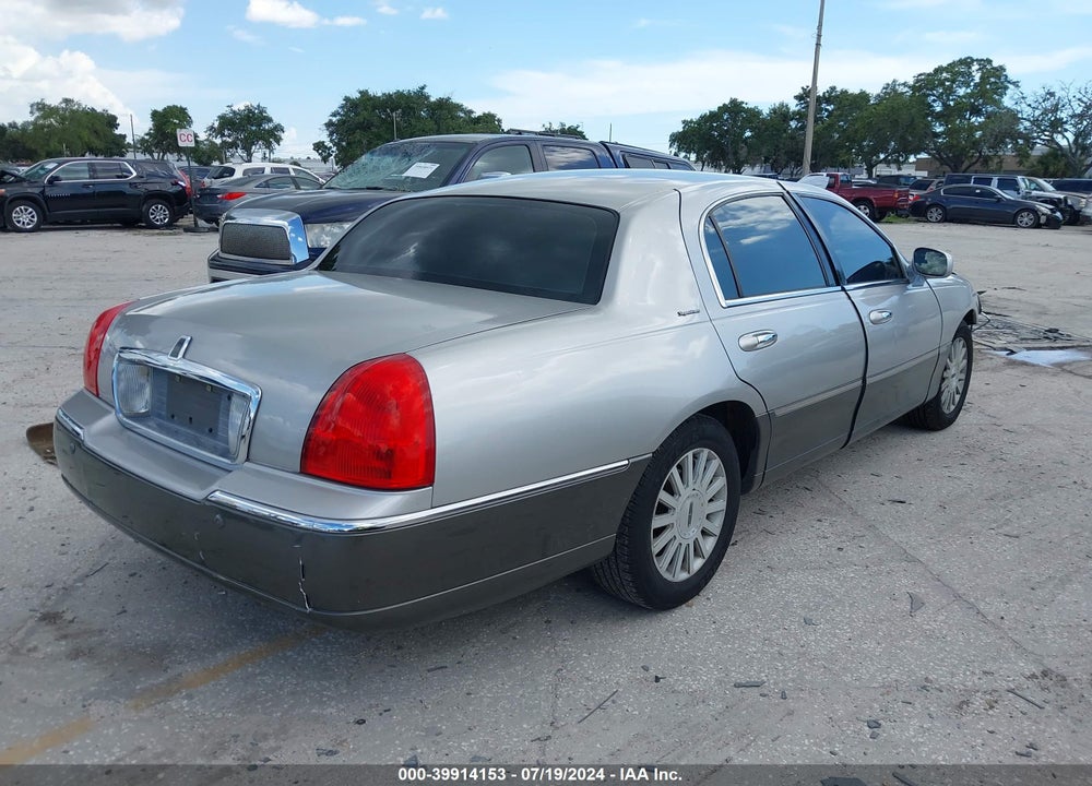 2003 LINCOLN TOWN CAR SIGNATURE VIN: 1LNHM82W83Y608213