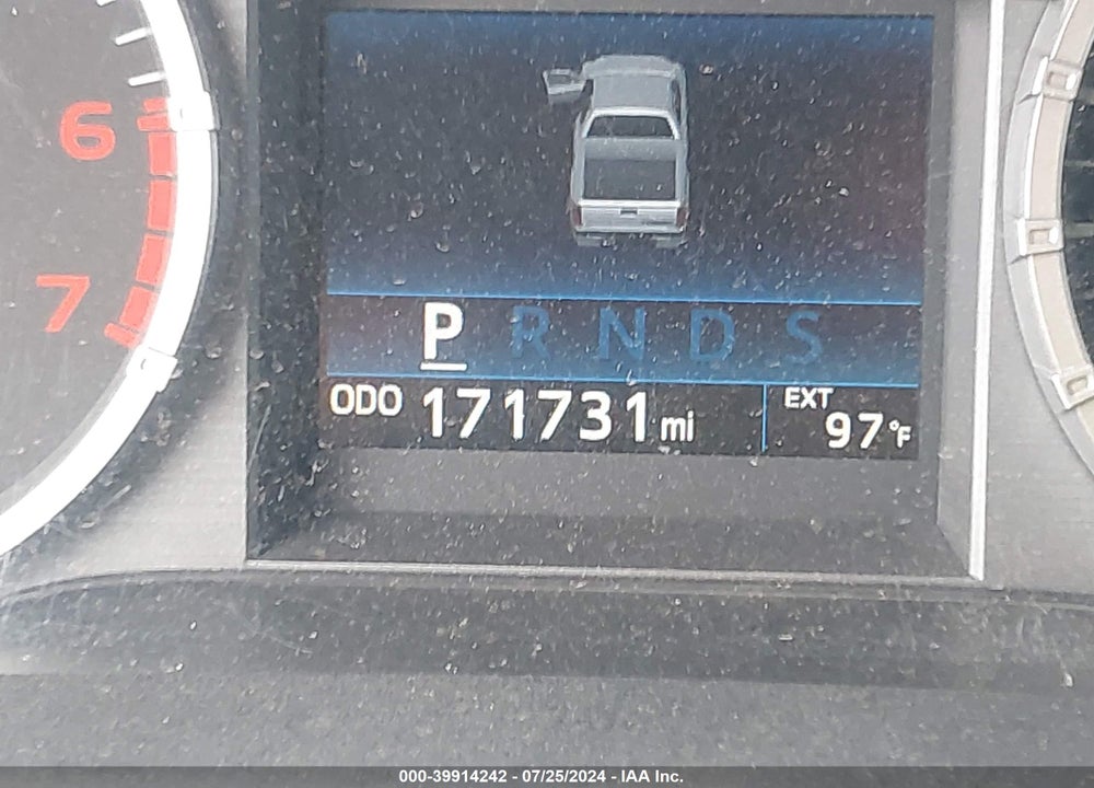 2016 TOYOTA TUNDRA SR5 5.7L V8 VIN: 5TFDW5F17GX502616