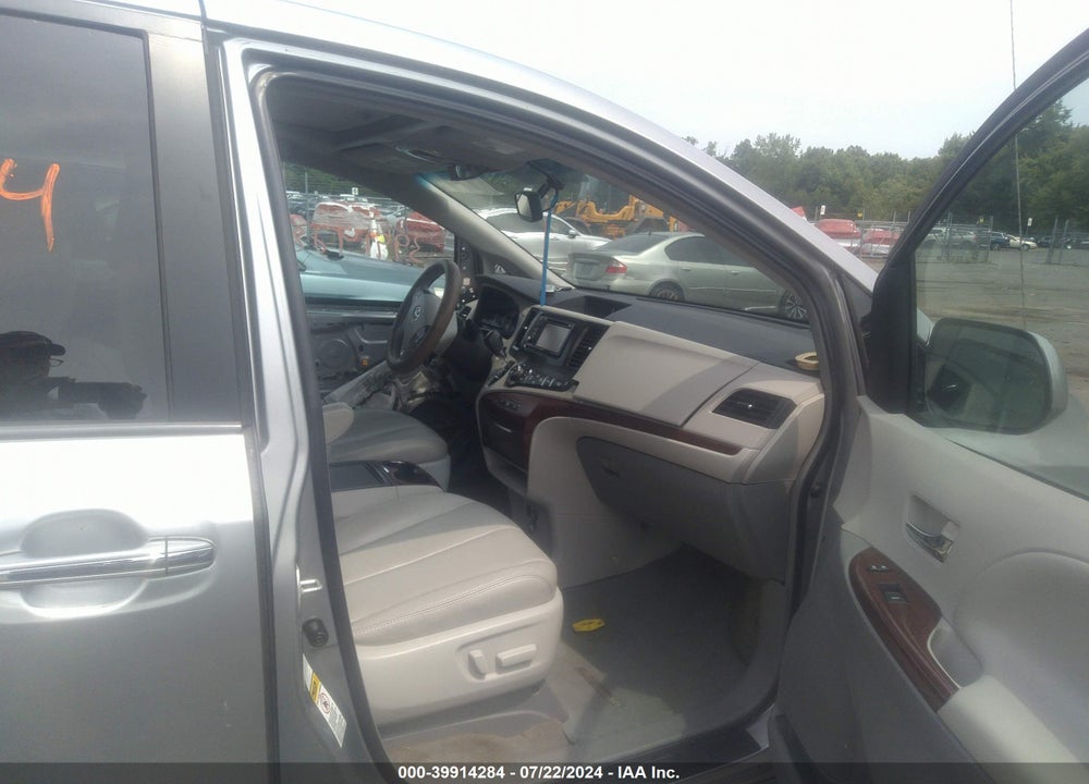 2013 TOYOTA SIENNA XLE 7 PASSENGER VIN: 5TDDK3DC5DS066449