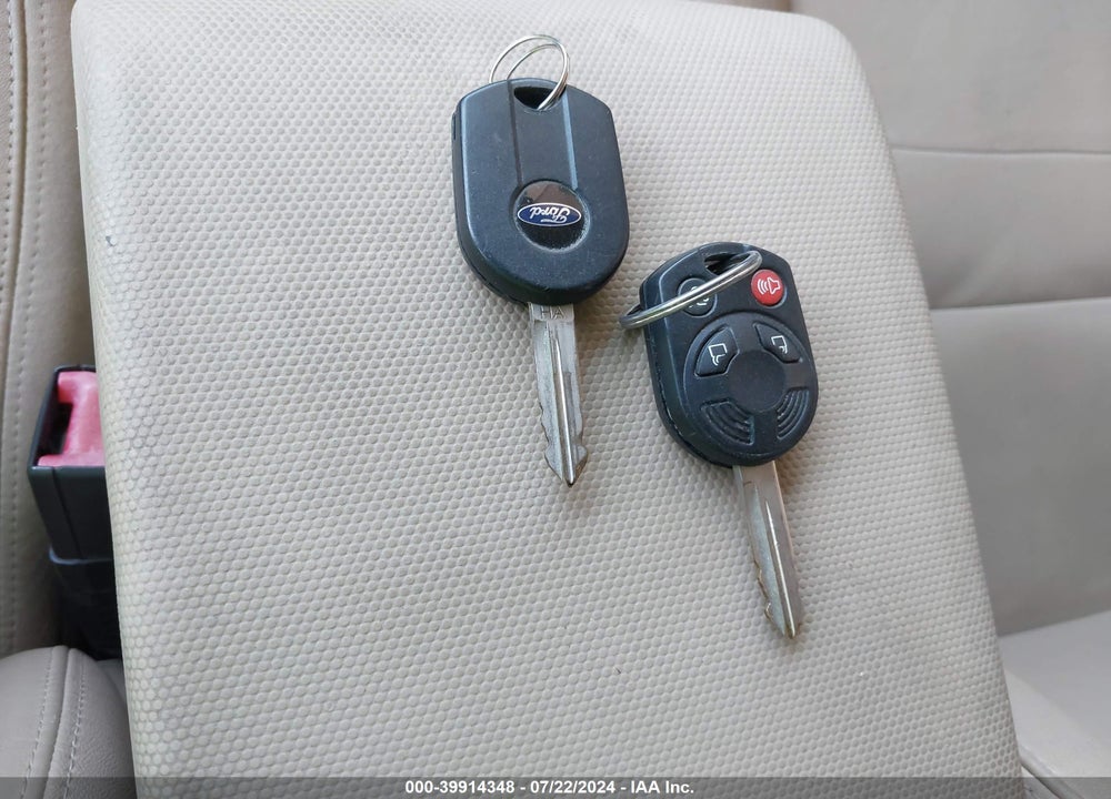 2010 FORD ESCAPE LIMITED VIN: 1FMCU0E78AKA10414