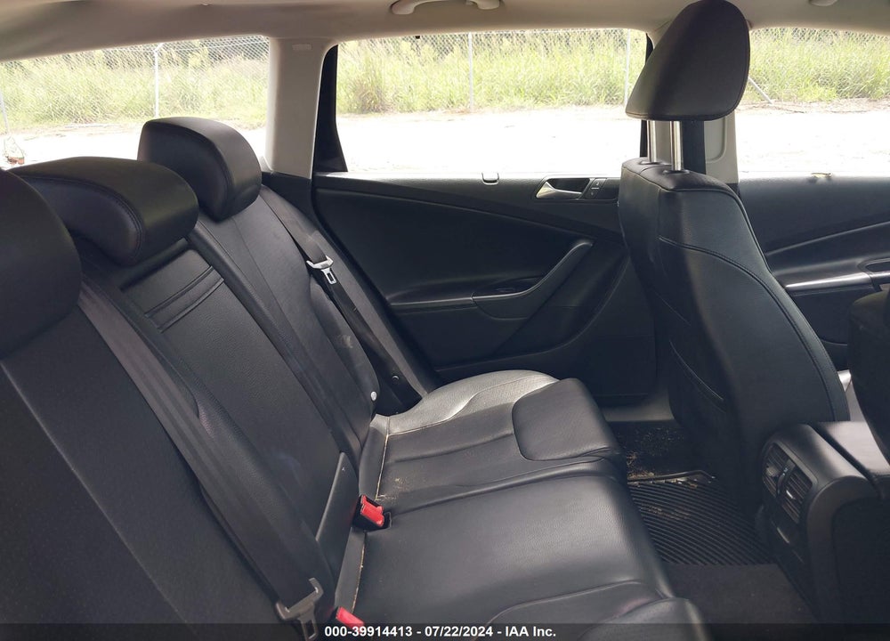 2010 VOLKSWAGEN PASSAT KOMFORT VIN: WVWXL7AN6AE026776