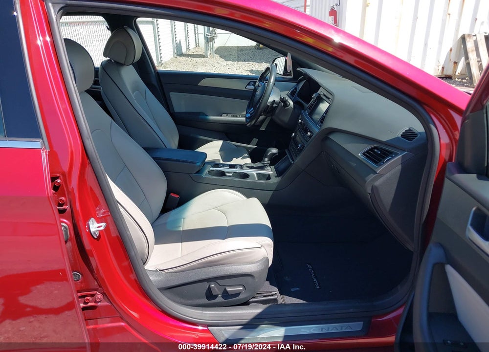2015 HYUNDAI SONATA SPORT 2.0T VIN: 5NPE34AB1FH067657